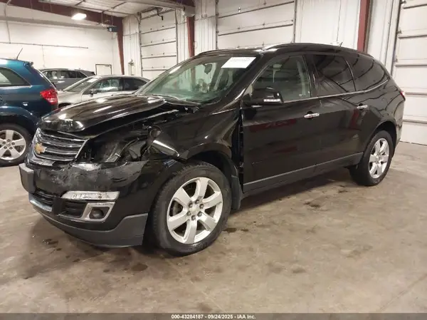 1GNKRGKD4HJ347903 2017 CHEVROLET TRAVERSE - Image 2