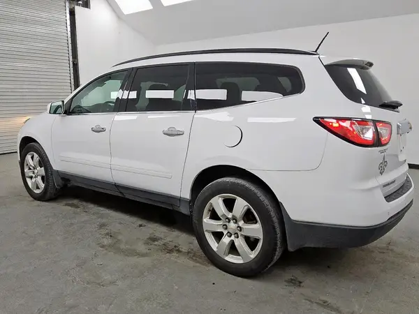 1GNKRGKD4HJ350879 2017 CHEVROLET TRAVERSE - Image 2