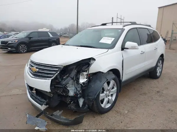 1GNKRGKD5GJ175945 2016 CHEVROLET TRAVERSE - Image 2
