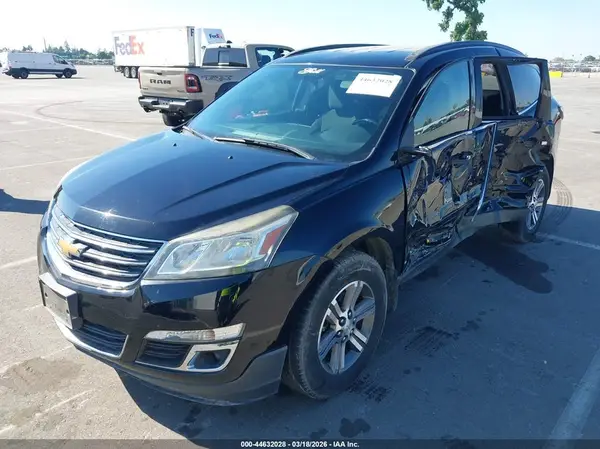 1GNKRGKD5HJ137486 2017 CHEVROLET TRAVERSE - Image 2