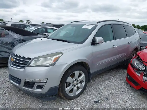 1GNKRGKD5HJ185666 2017 CHEVROLET TRAVERSE - Image 2