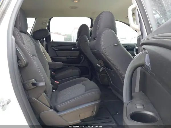 1GNKRGKD5HJ208377 2017 CHEVROLET TRAVERSE - Image 8