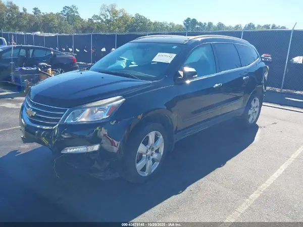 1GNKRGKD5HJ230833 2017 CHEVROLET TRAVERSE - Image 2