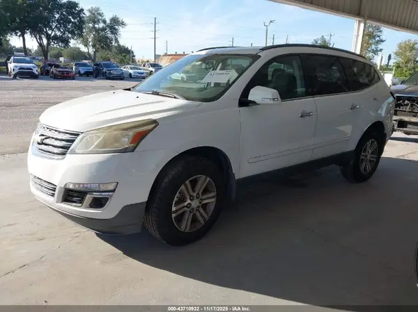 1GNKRGKD5HJ233439 2017 CHEVROLET TRAVERSE - Image 2