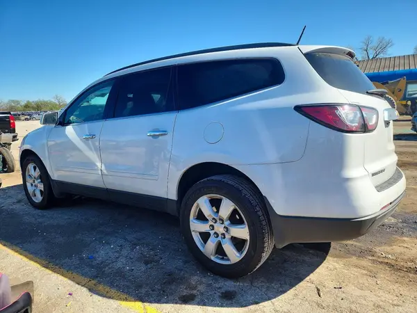 1GNKRGKD5HJ244330 2017 CHEVROLET TRAVERSE - Image 2