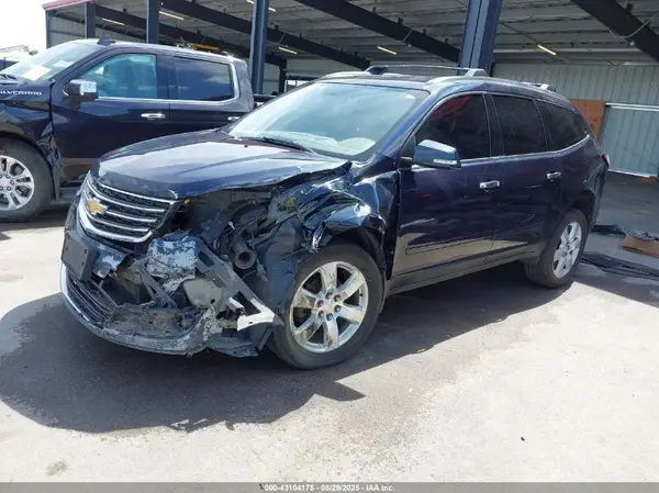 1GNKRGKD5HJ308818 2017 CHEVROLET TRAVERSE - Image 2