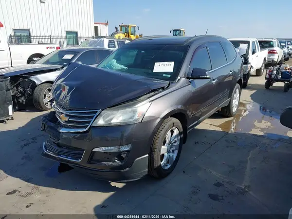 1GNKRGKD5HJ329314 2017 CHEVROLET TRAVERSE - Image 2