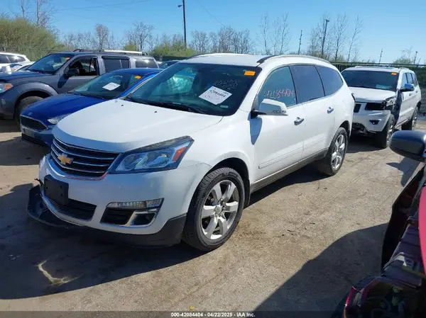 1GNKRGKD6HJ100575 2017 CHEVROLET TRAVERSE - Image 2