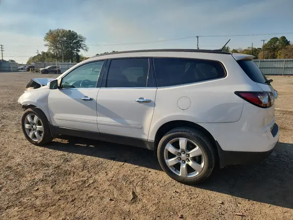 1GNKRGKD6HJ102052 2017 CHEVROLET TRAVERSE - Image 2