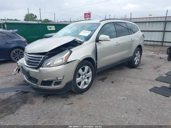1GNKRGKD6HJ123998 2017 CHEVROLET TRAVERSE - Image 2