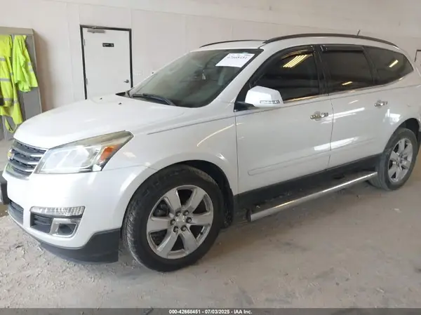 1GNKRGKD6HJ130806 2017 CHEVROLET TRAVERSE - Image 2