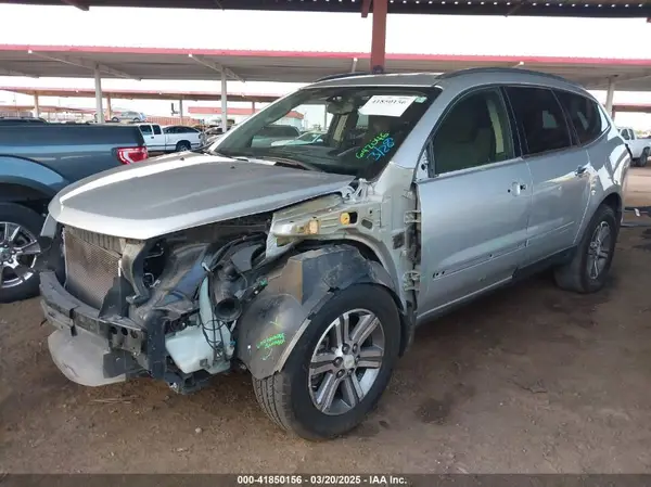 1GNKRGKD6HJ135603 2017 CHEVROLET TRAVERSE - Image 2