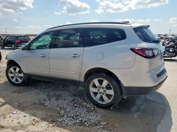 1GNKRGKD6HJ158394 2017 CHEVROLET TRAVERSE - Image 2