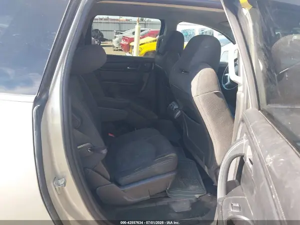 1GNKRGKD6HJ165054 2017 CHEVROLET TRAVERSE - Image 8