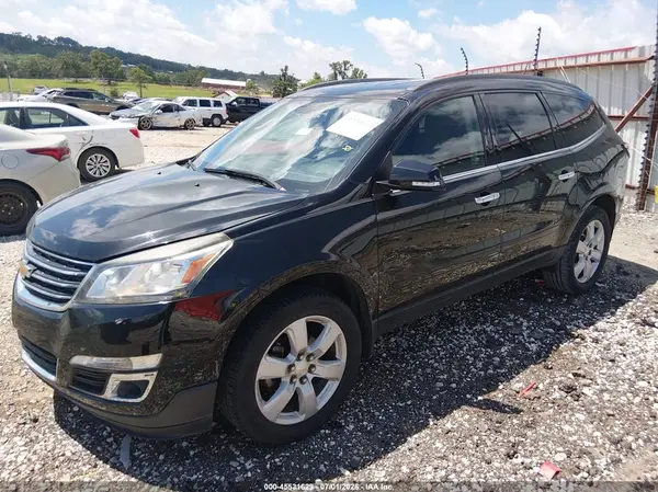 1GNKRGKD6HJ183313 2017 CHEVROLET TRAVERSE - Image 2