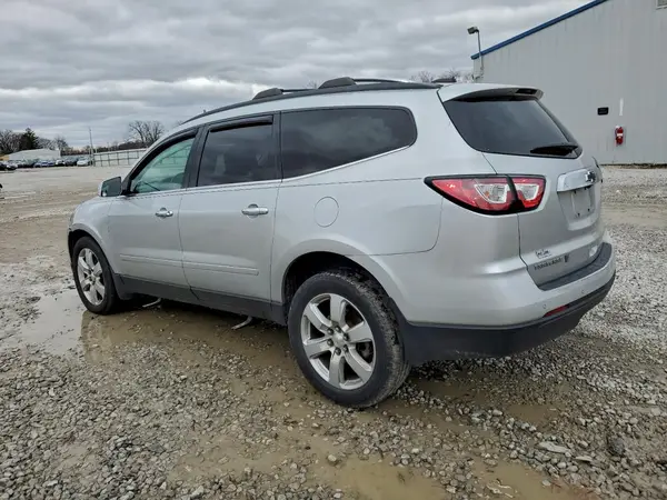 1GNKRGKD6HJ185563 2017 CHEVROLET TRAVERSE - Image 2