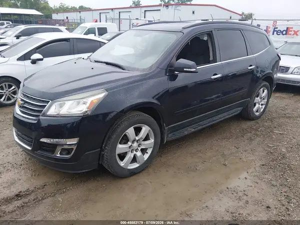 1GNKRGKD6HJ189743 2017 CHEVROLET TRAVERSE - Image 2