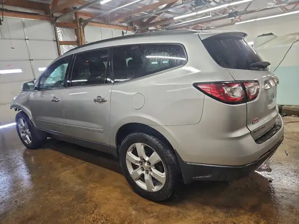 1GNKRGKD6HJ204354 2017 CHEVROLET TRAVERSE - Image 2