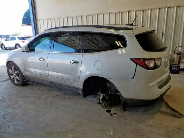 1GNKRGKD6HJ215810 2017 CHEVROLET TRAVERSE - Image 2