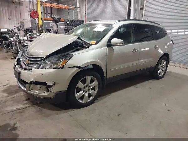 1GNKRGKD6HJ228895 2017 CHEVROLET TRAVERSE - Image 2