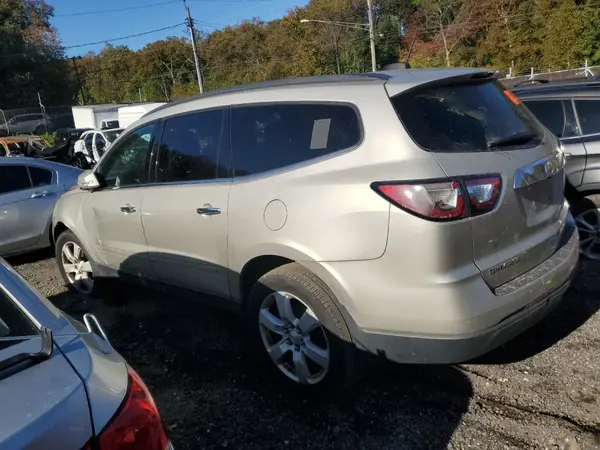 1GNKRGKD6HJ233840 2017 CHEVROLET TRAVERSE - Image 2