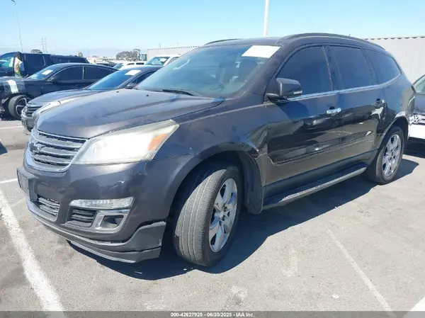 1GNKRGKD6HJ251870 2017 CHEVROLET TRAVERSE - Image 2