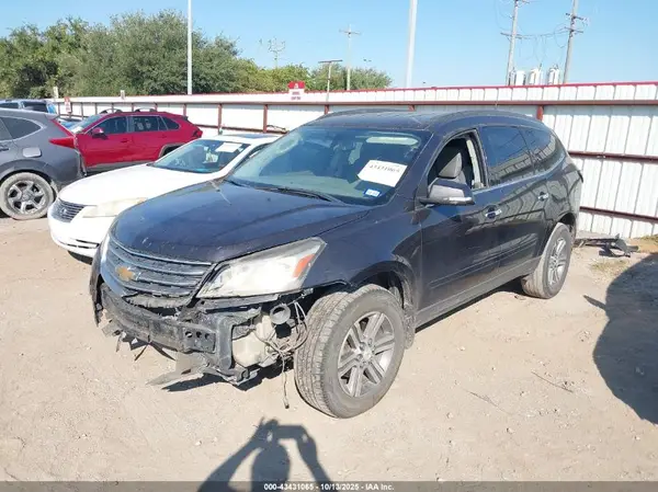 1GNKRGKD6HJ263744 2017 CHEVROLET TRAVERSE - Image 2