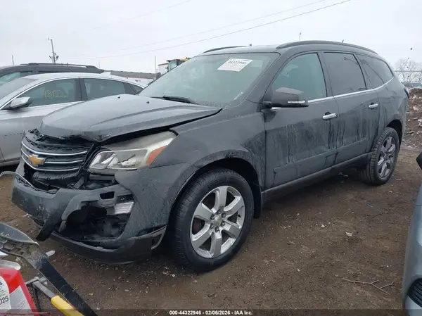 1GNKRGKD6HJ269964 2017 CHEVROLET TRAVERSE - Image 2