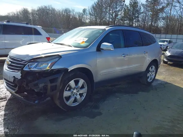 1GNKRGKD6HJ309217 2017 CHEVROLET TRAVERSE - Image 2