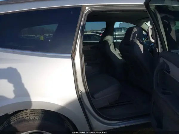 1GNKRGKD6HJ309217 2017 CHEVROLET TRAVERSE - Image 8