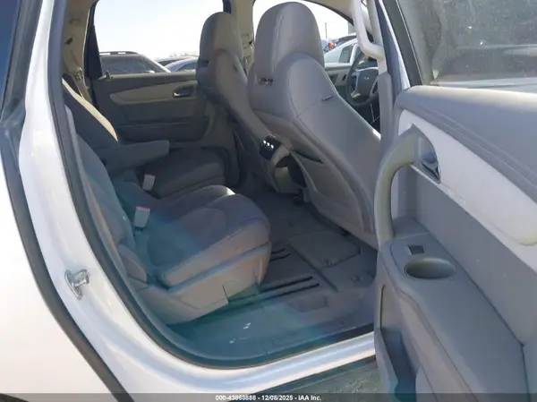 1GNKRGKD6HJ324011 2017 CHEVROLET TRAVERSE - Image 8