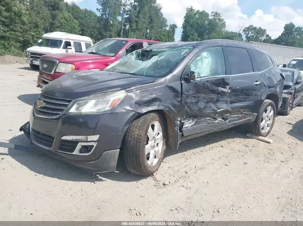 1GNKRGKD6HJ332450 2017 CHEVROLET TRAVERSE - Image 2