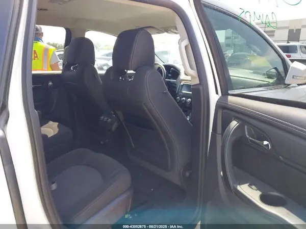 1GNKRGKD6HJ349524 2017 CHEVROLET TRAVERSE - Image 8