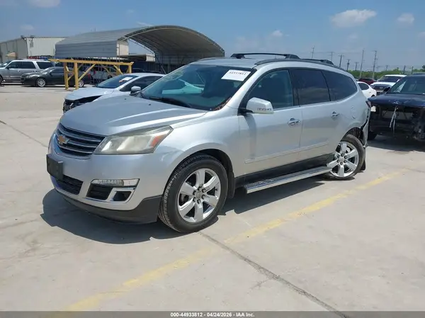 1GNKRGKD6HJ350642 2017 CHEVROLET TRAVERSE - Image 2