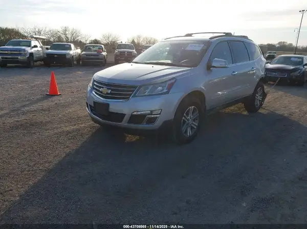 1GNKRGKD7HJ104229 2017 CHEVROLET TRAVERSE - Image 2