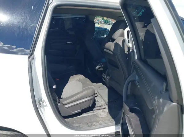1GNKRGKD7HJ117532 2017 CHEVROLET TRAVERSE - Image 8