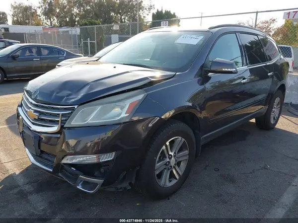 1GNKRGKD7HJ134945 2017 CHEVROLET TRAVERSE - Image 2