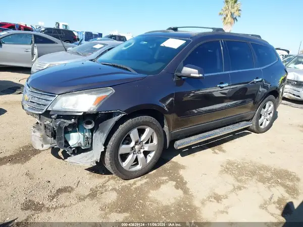1GNKRGKD7HJ171364 2017 CHEVROLET TRAVERSE - Image 2
