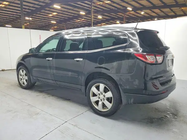 1GNKRGKD7HJ239761 2017 CHEVROLET TRAVERSE - Image 2