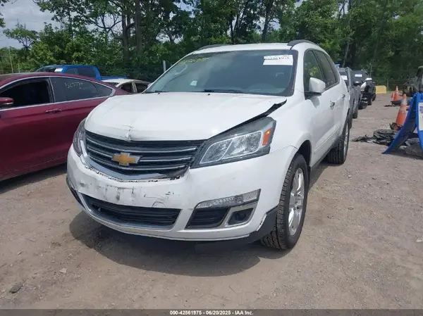 1GNKRGKD7HJ324356 2017 CHEVROLET TRAVERSE - Image 2