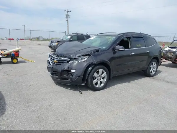 1GNKRGKD7HJ330108 2017 CHEVROLET TRAVERSE - Image 2