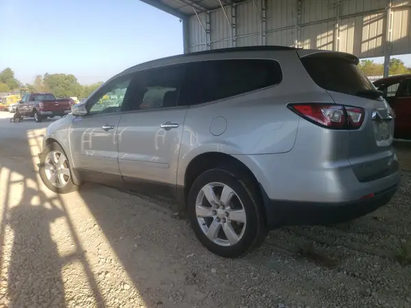 1GNKRGKD7HJ354568 2017 CHEVROLET TRAVERSE - Image 2