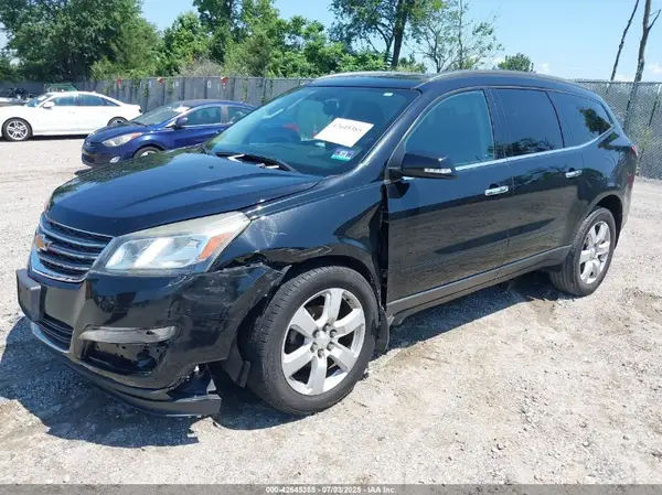 1GNKRGKD8HJ100822 2017 CHEVROLET TRAVERSE - Image 2