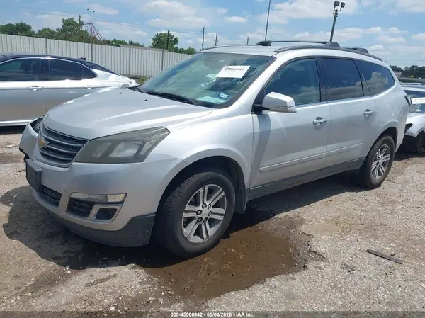 1GNKRGKD8HJ156338 2017 CHEVROLET TRAVERSE - Image 2