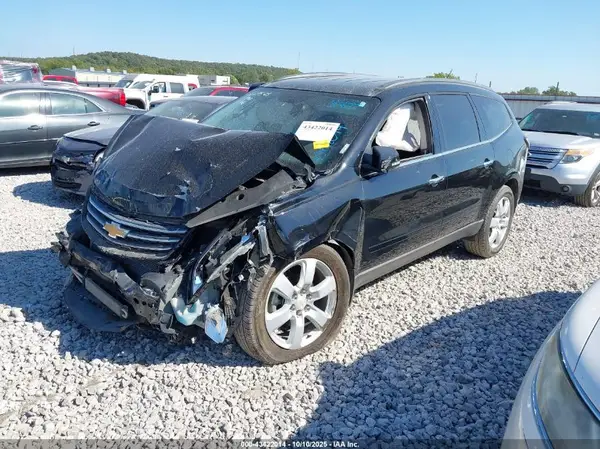 1GNKRGKD8HJ171504 2017 CHEVROLET TRAVERSE - Image 2
