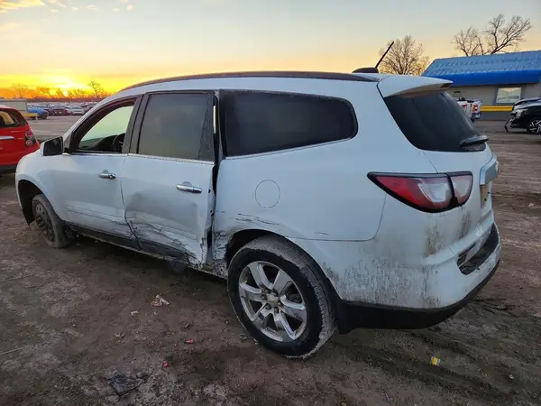 1GNKRGKD8HJ235590 2017 CHEVROLET TRAVERSE - Image 2