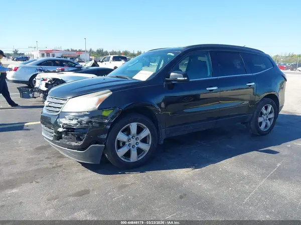 1GNKRGKD8HJ243155 2017 CHEVROLET TRAVERSE - Image 2