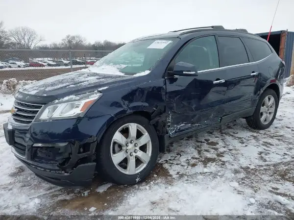 1GNKRGKD8HJ289150 2017 CHEVROLET TRAVERSE - Image 2