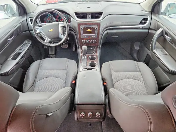 1GNKRGKD8HJ330621 2017 CHEVROLET TRAVERSE - Image 8