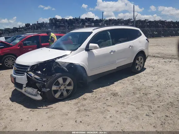 1GNKRGKD8HJ346236 2017 CHEVROLET TRAVERSE - Image 2